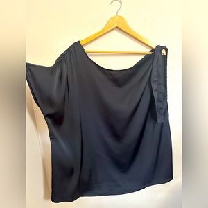 *NWT* SZ 1 Torrid Black Satin Off-Shoulder Top